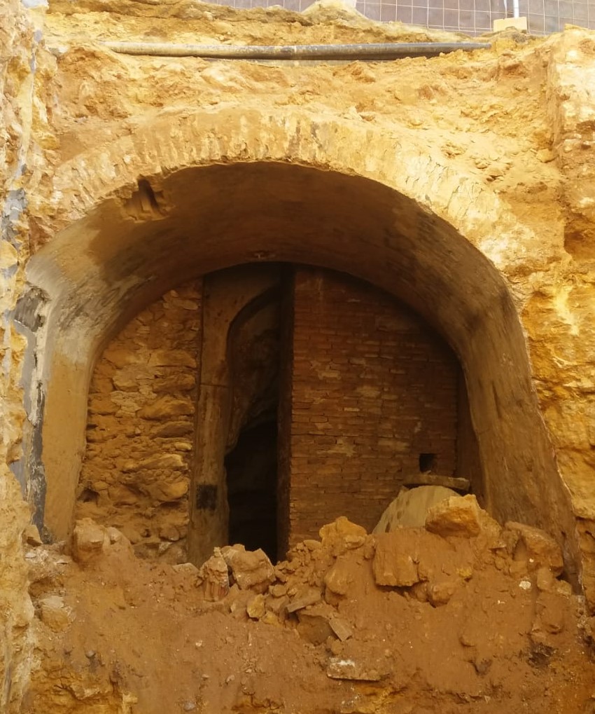 Descubrimiento de un molino subterráneo en el centro de Alcalá - Hermanos Salguero Descubrimiento de un molino subterráneo en el centro de Alcalá - Hermanos Salguero